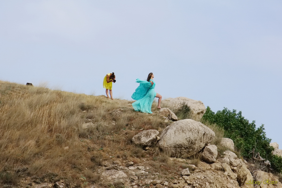 Съёмки в Крыму Крым съёмка платье горы лето камни девушки
