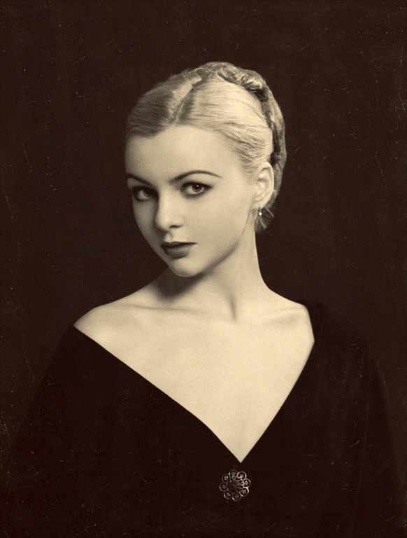 Портретик. 1935s старинная фотография открытка ретро