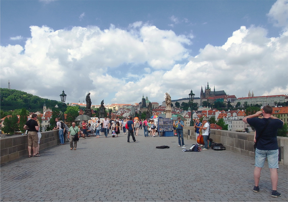 На Карловом мосту Прага июнь 2012
