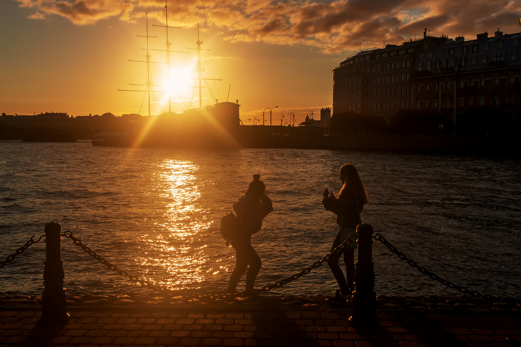 Теплый свет октября Санкт-Петербург вечер река контровый свет девушки