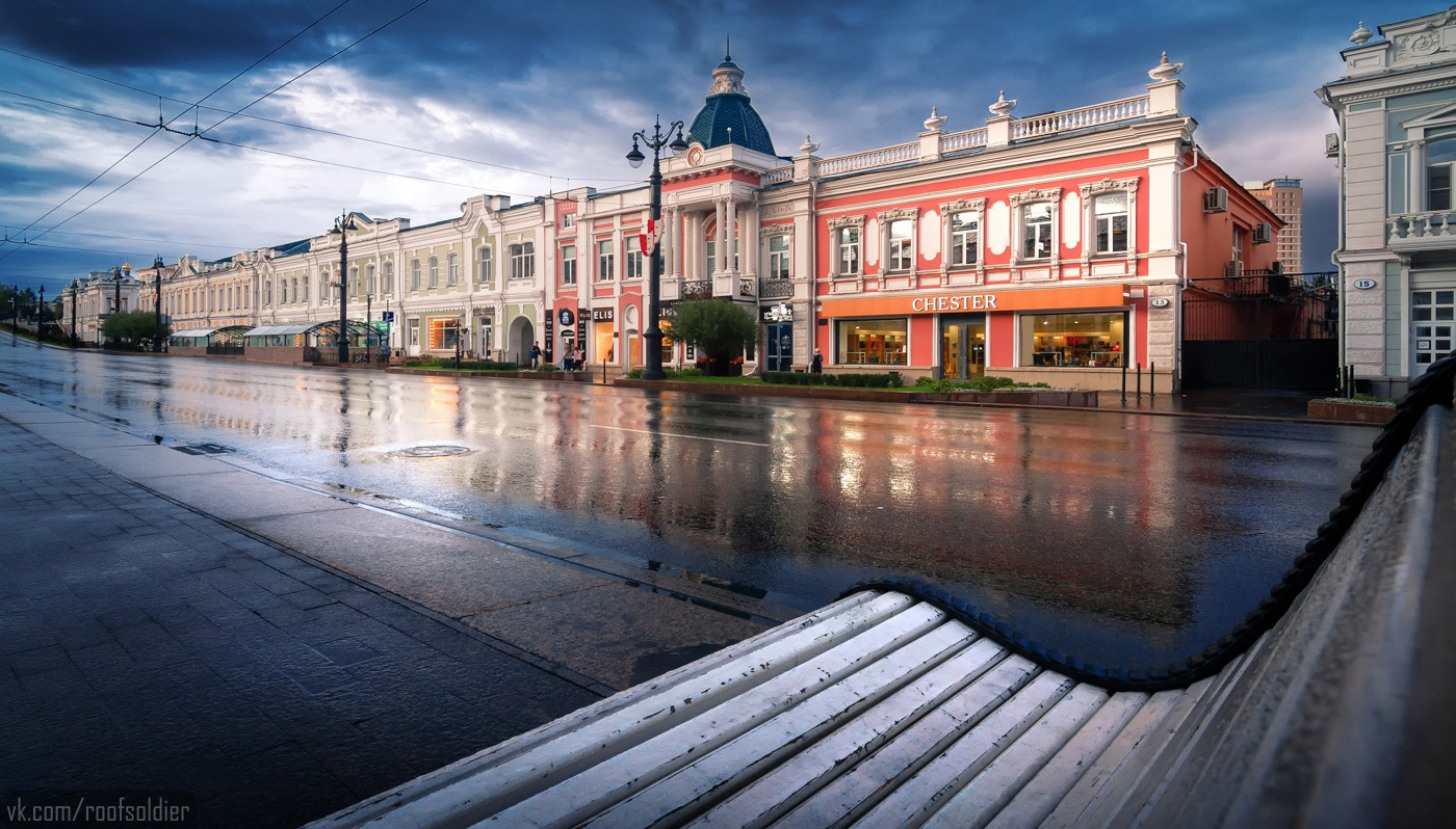 Дождливый день в Омске Омск город архитектура провинция Россия отражение регион Сибирь дождь фасад история