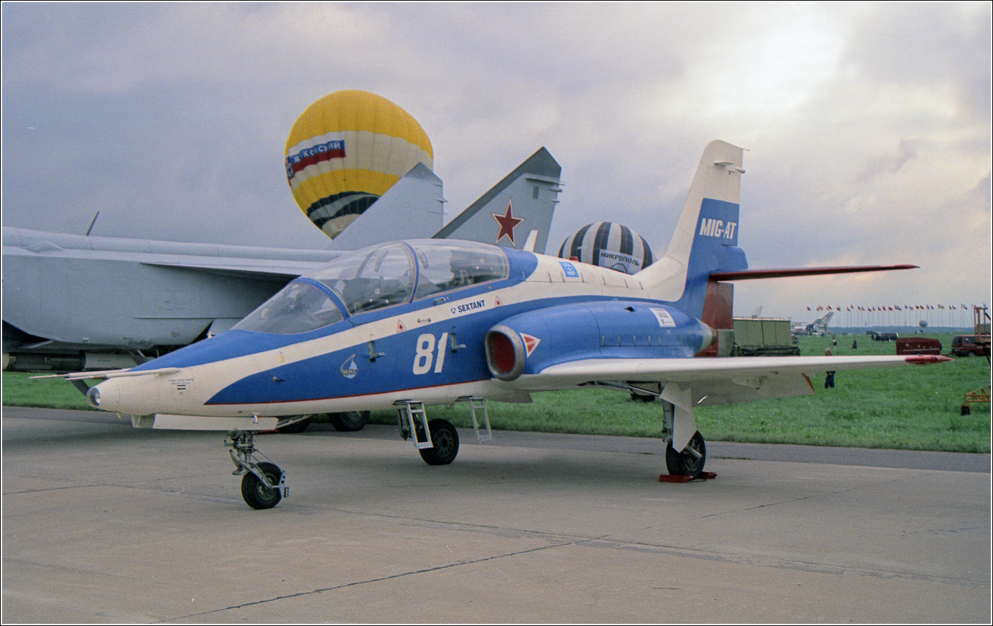 МиГ-АТ МиГ-АТ авиация самолет стоянка Жуковский МАКС 1999