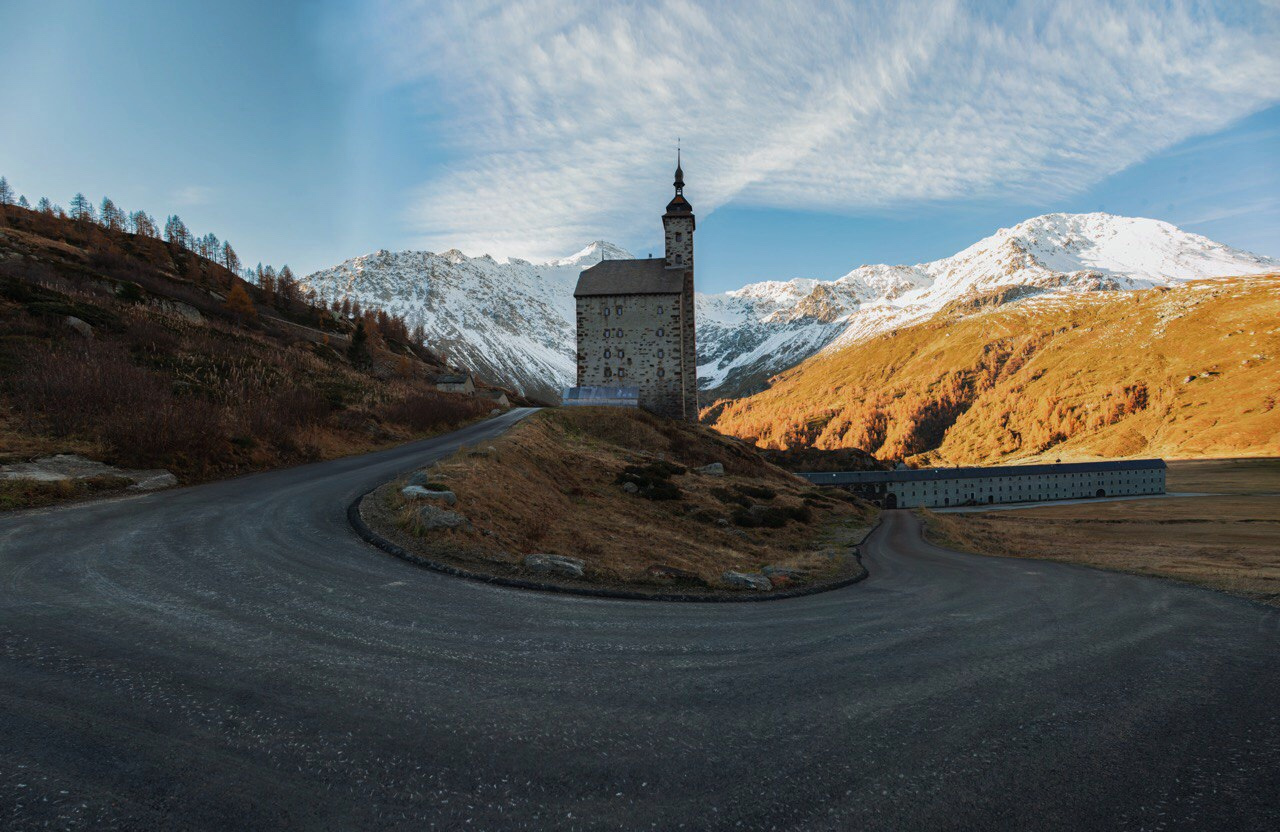 Церковь на серпантине Пейзаж церковь серпантин природа Швейцария горы
