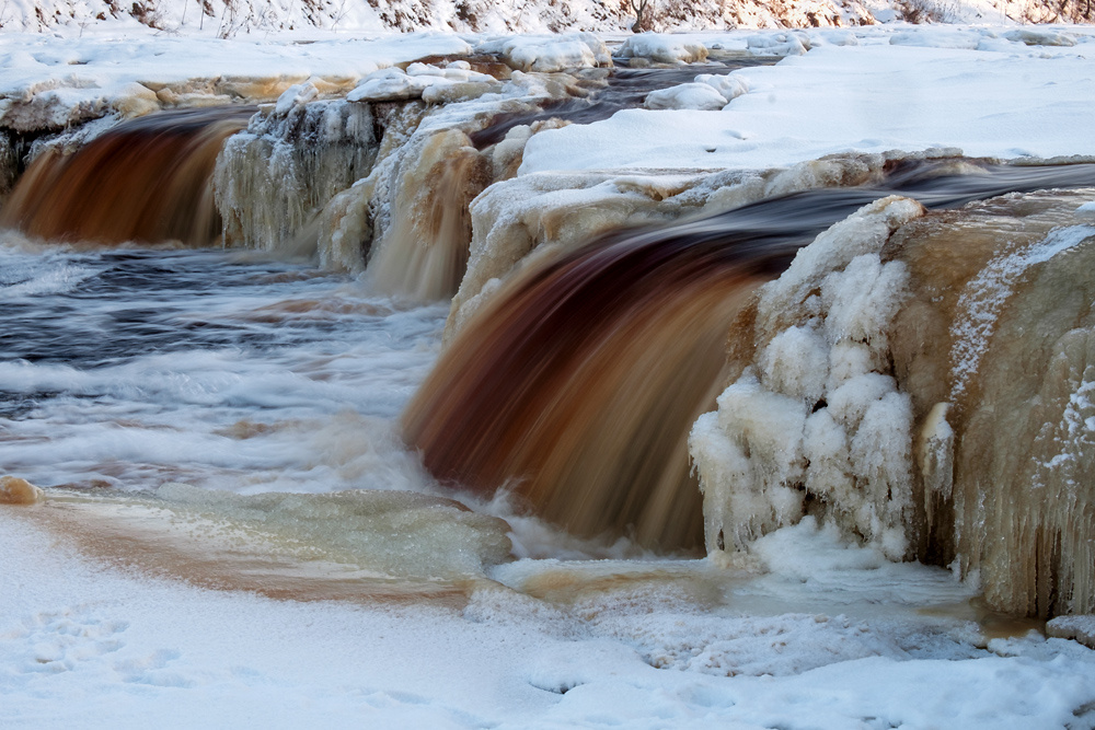 Водопад на реке Тосна Тосненский водопад Ульяновка Ленинградская область зима