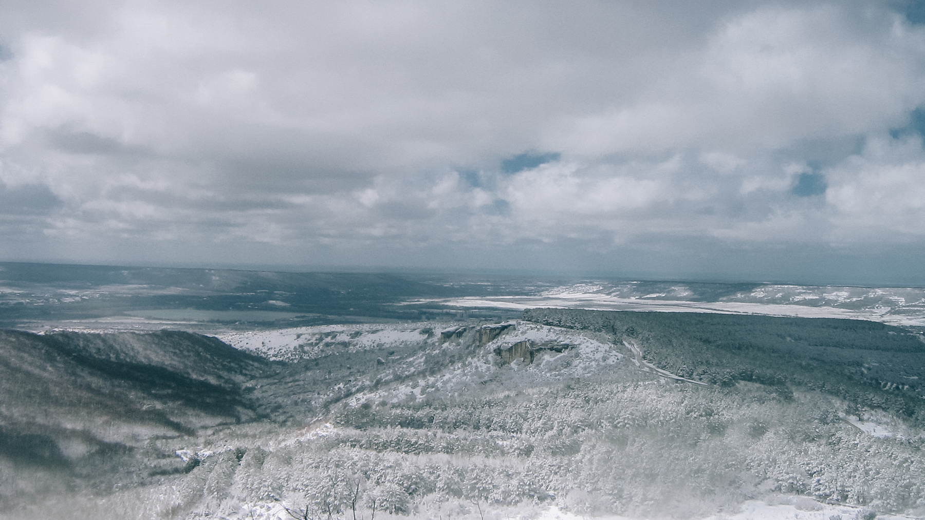 Первое путешествие пейзаж Россия вода горы Крым природа снег вершины холод путешествие поход память