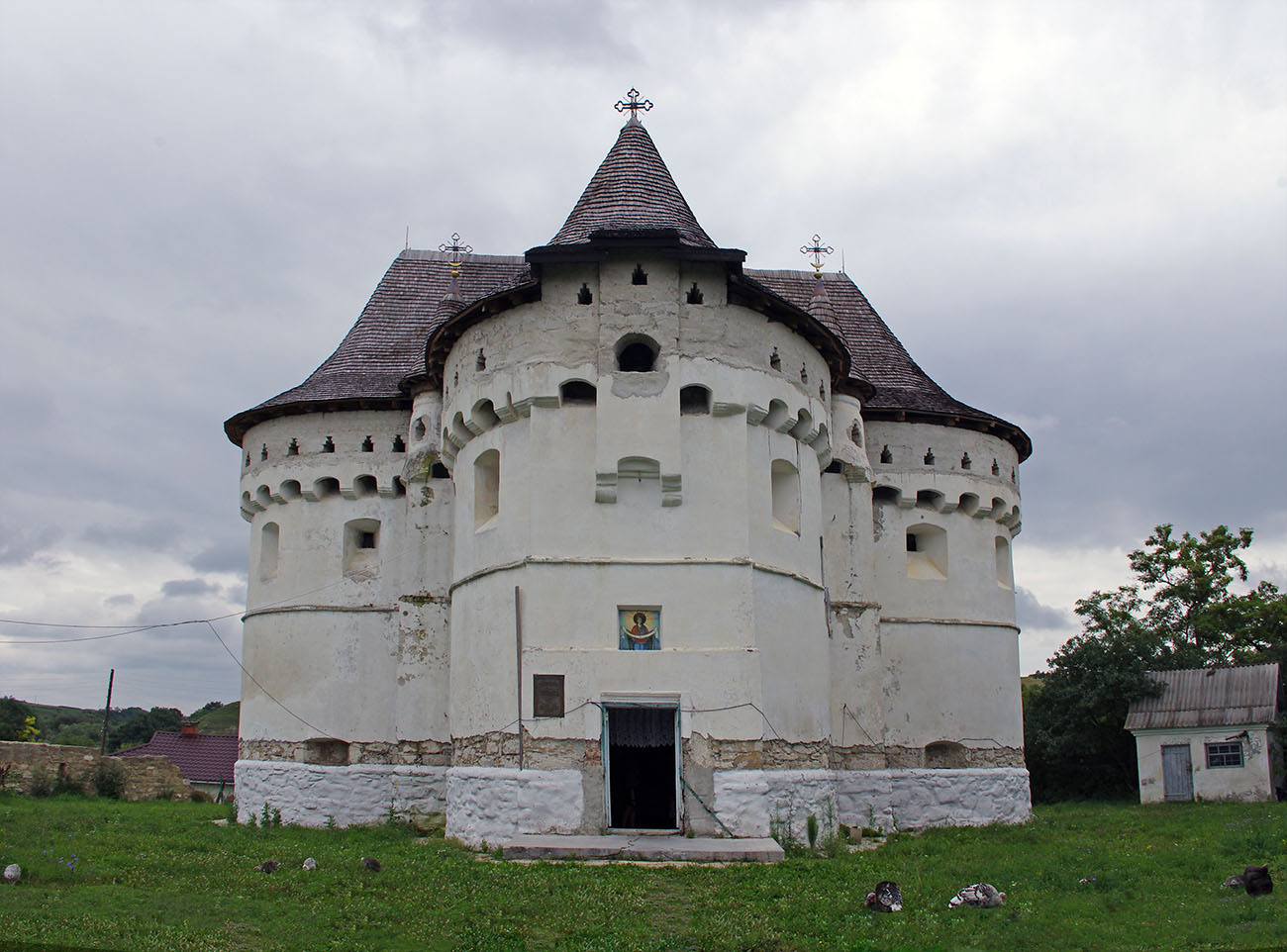 Оборонная церковь-крепость в Сутковцах церковь крепость украина сутковцы стены средневековье