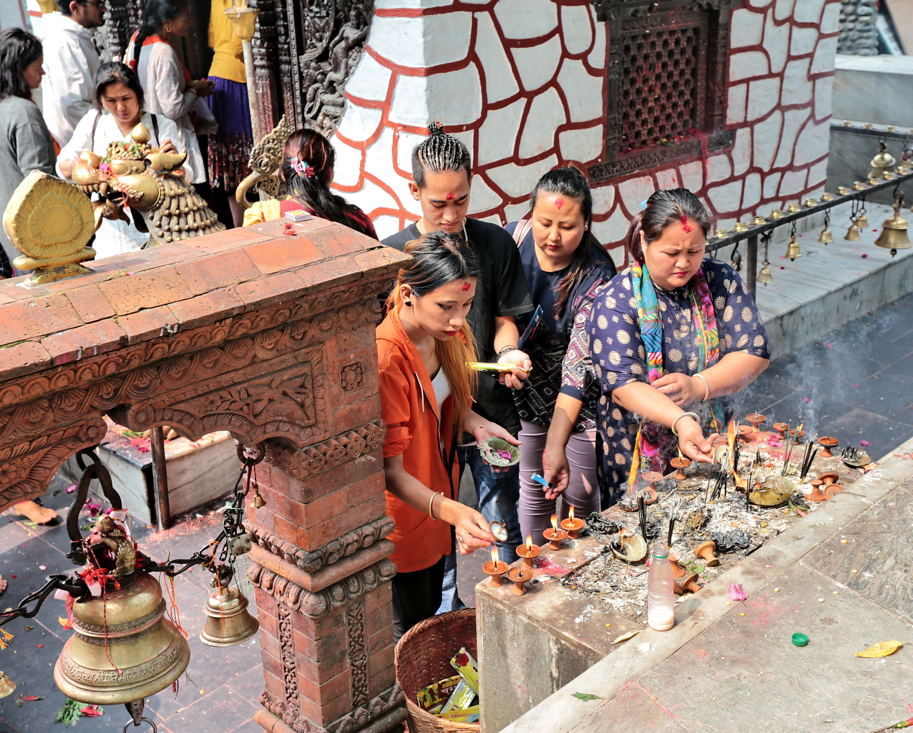 В храме Варахи. Непал Покхара храм Варахи праздник