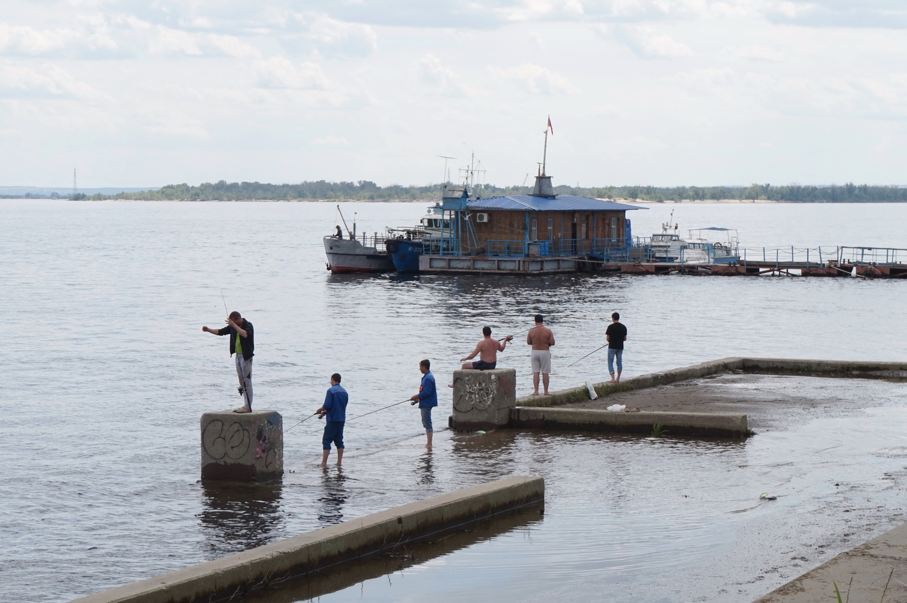 Рыбаки Волгоград река Волга рыбаки