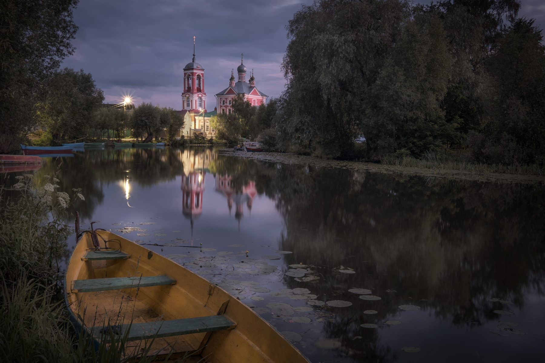 Пасмурный рассвет в Переславле пейзаж переславль трубеж устье церковь ночь рассвет