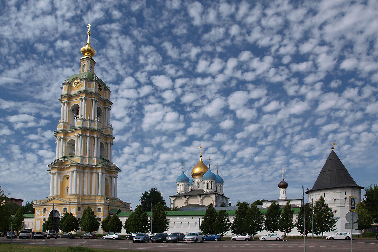 Колокольня с Сергиевской церковью Новоспасского монастыря 