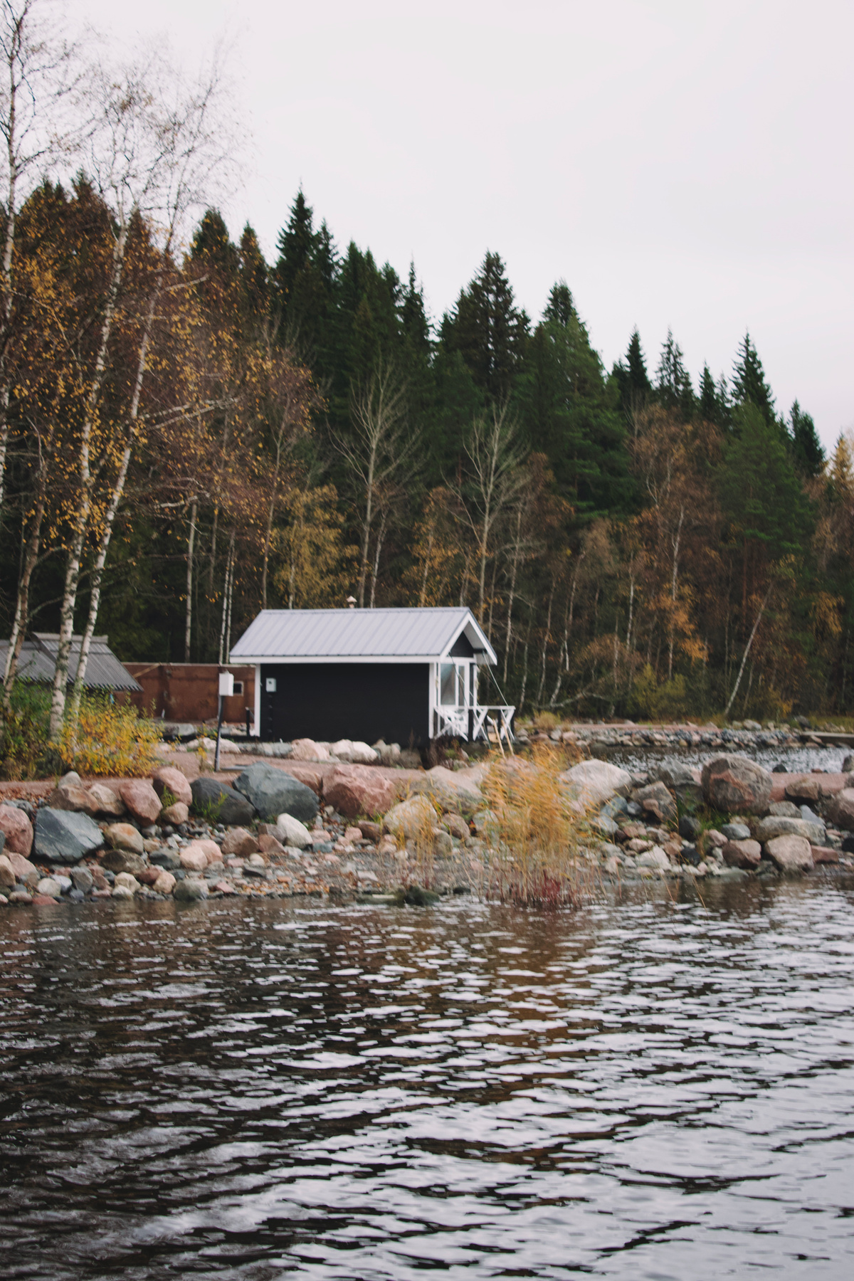 Дом у озера озеро осень природа ладога