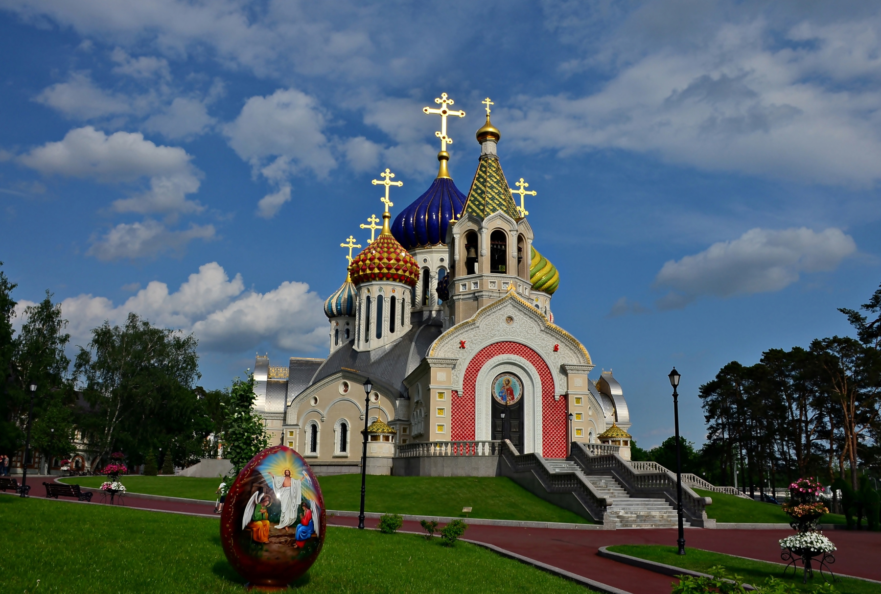 Отредактированное. Москва Переделкино храм церковь собор вера лето небо облака архитектура