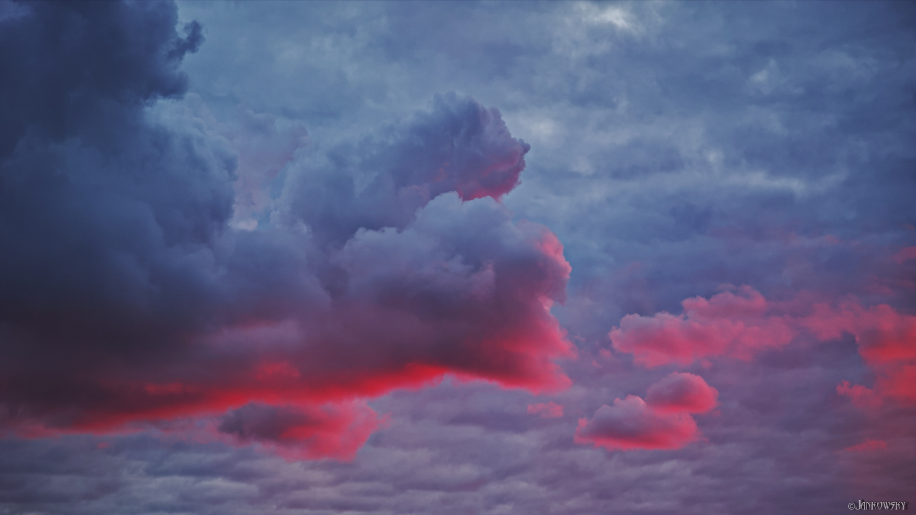 Foveon-rendering кучевого облака в период солнцестояния Foveon облака солнцестояние подсветка снизу красный закат розовые sigma dp3 quattro
