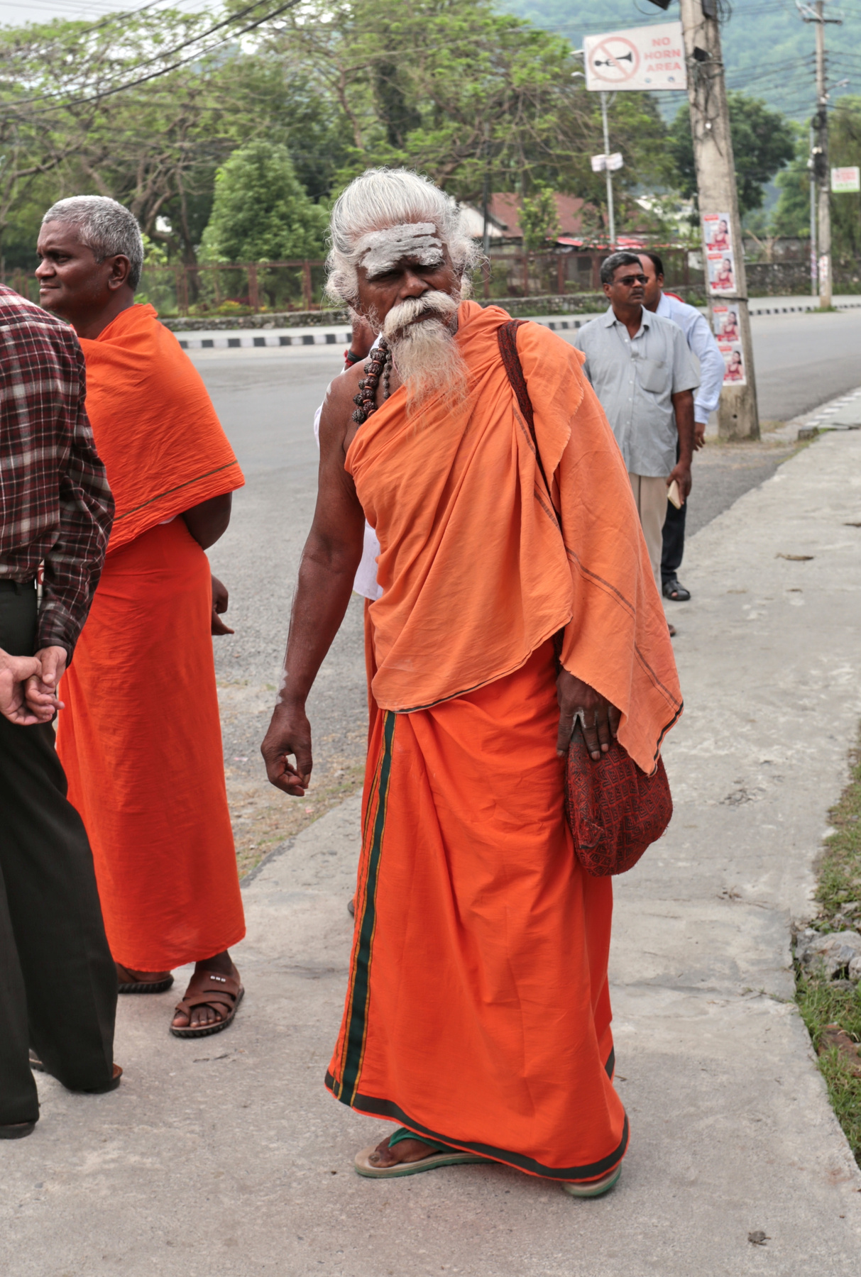 Служитель богов Непал Покхара монах индуист садху