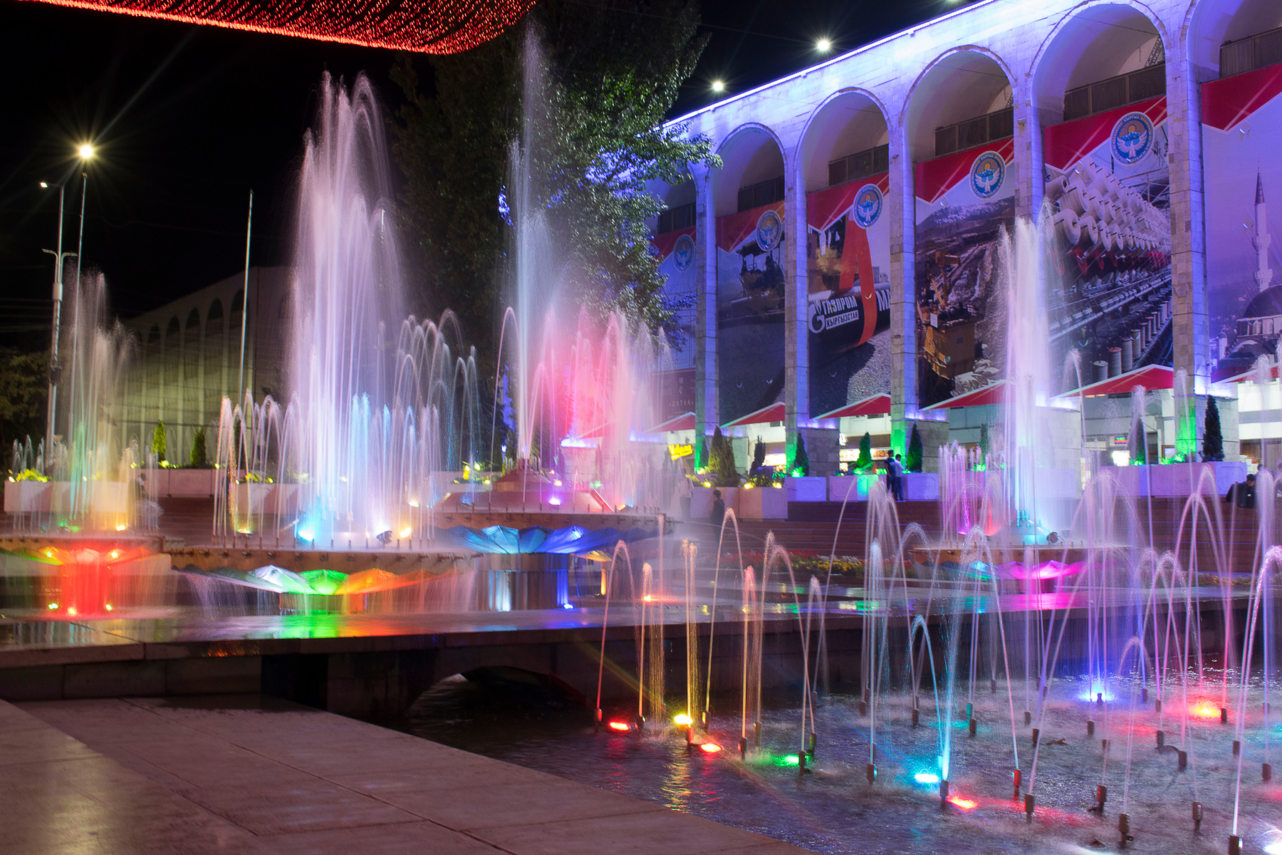 Бишкек площадь, фонтаны. 