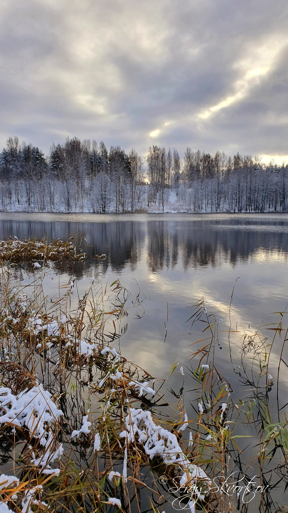 Облака над Адольфовой горой СПб Парголово Финское озеро