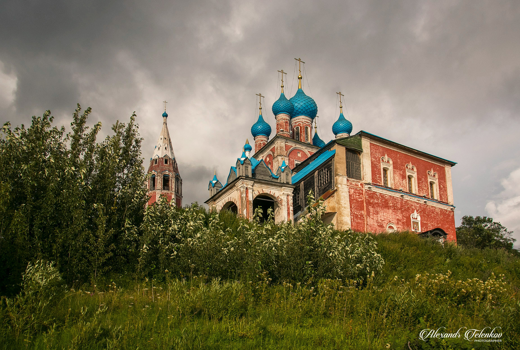 Казанская-Преображенская церковь в Тутаеве. природа путешествия церкви Тутаев