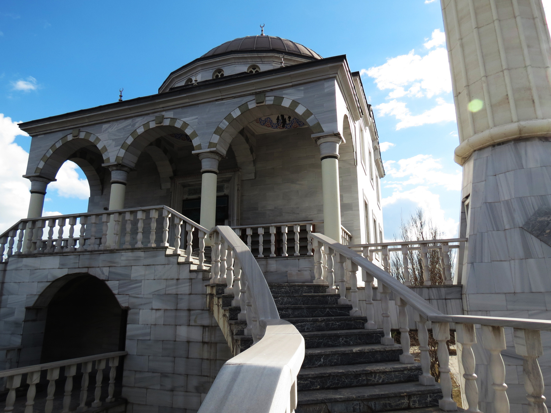 Мечети Донбасса: Мраморный шедевр имени Роксоланы и султана Сулеймана 
