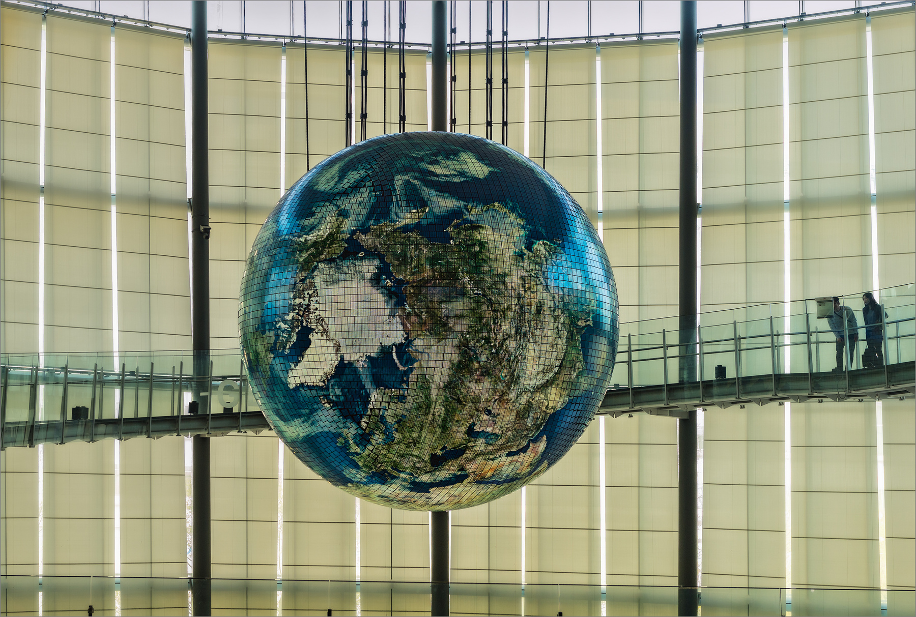 Земля в иллюминаторе наука Земля музей