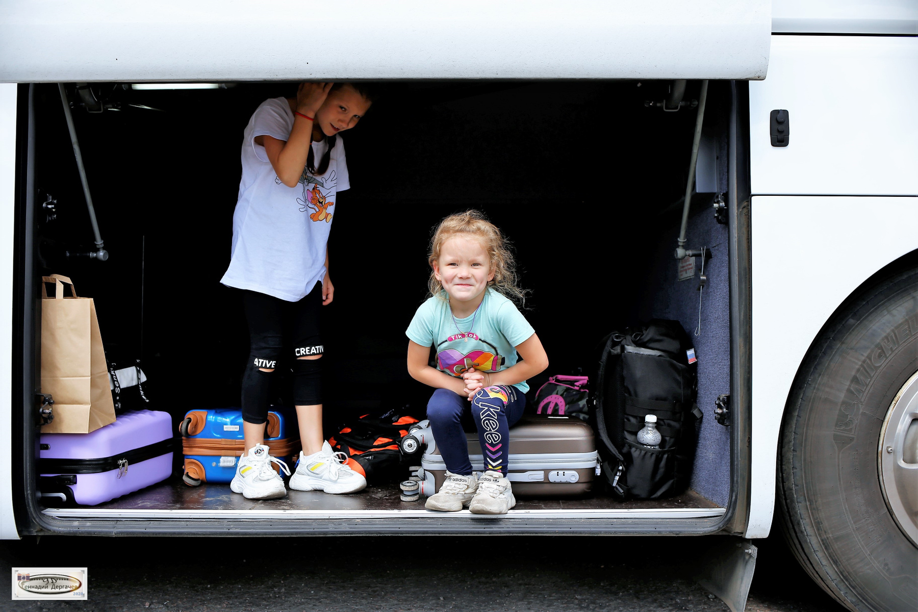 До Чувашии добрались девочки путешествие багажник автобус