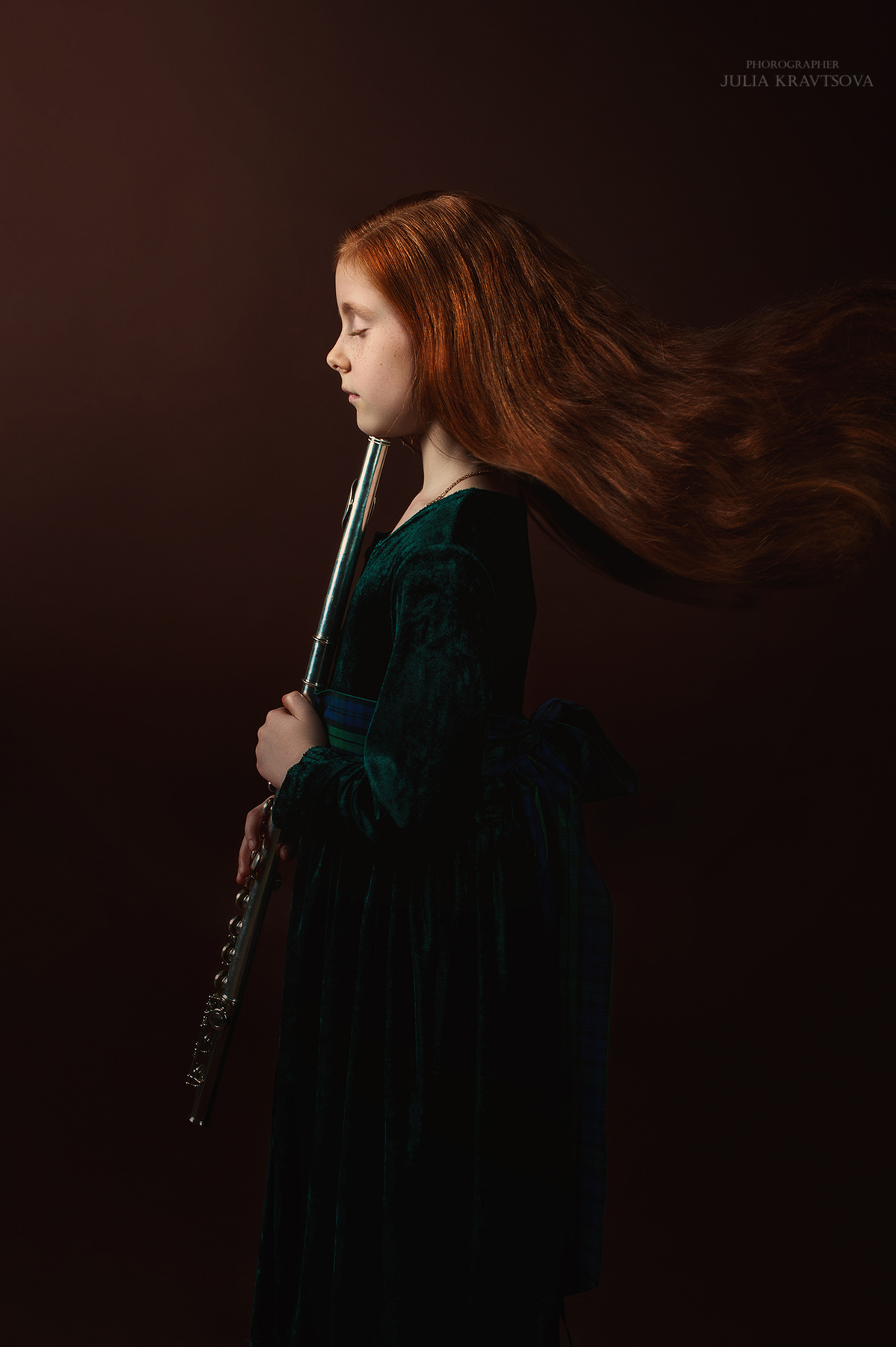 Мелодия души рыжая девочка флейта музыка