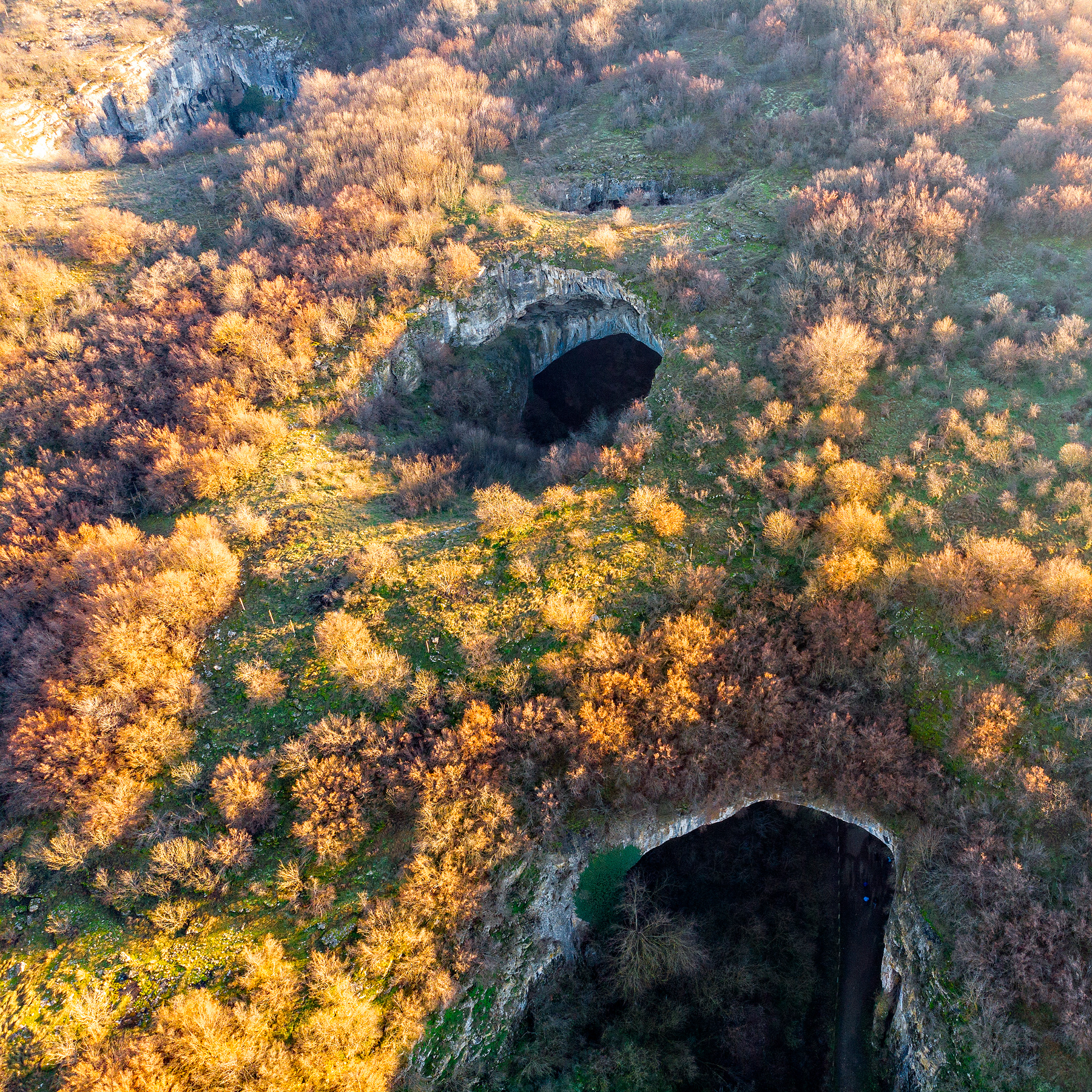Пещера Деветашка 