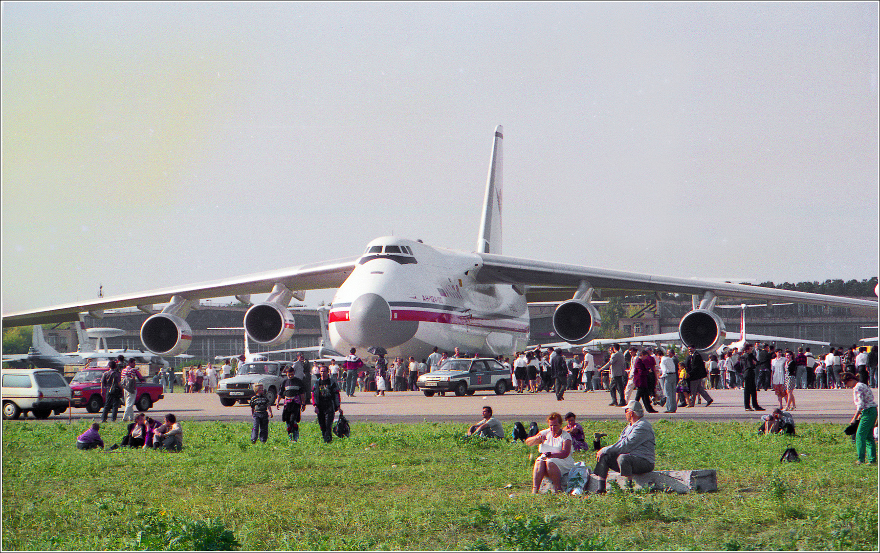Ан-124 Ан-124 Руслан авиация самолет стоянка Жуковский МАКС 1995