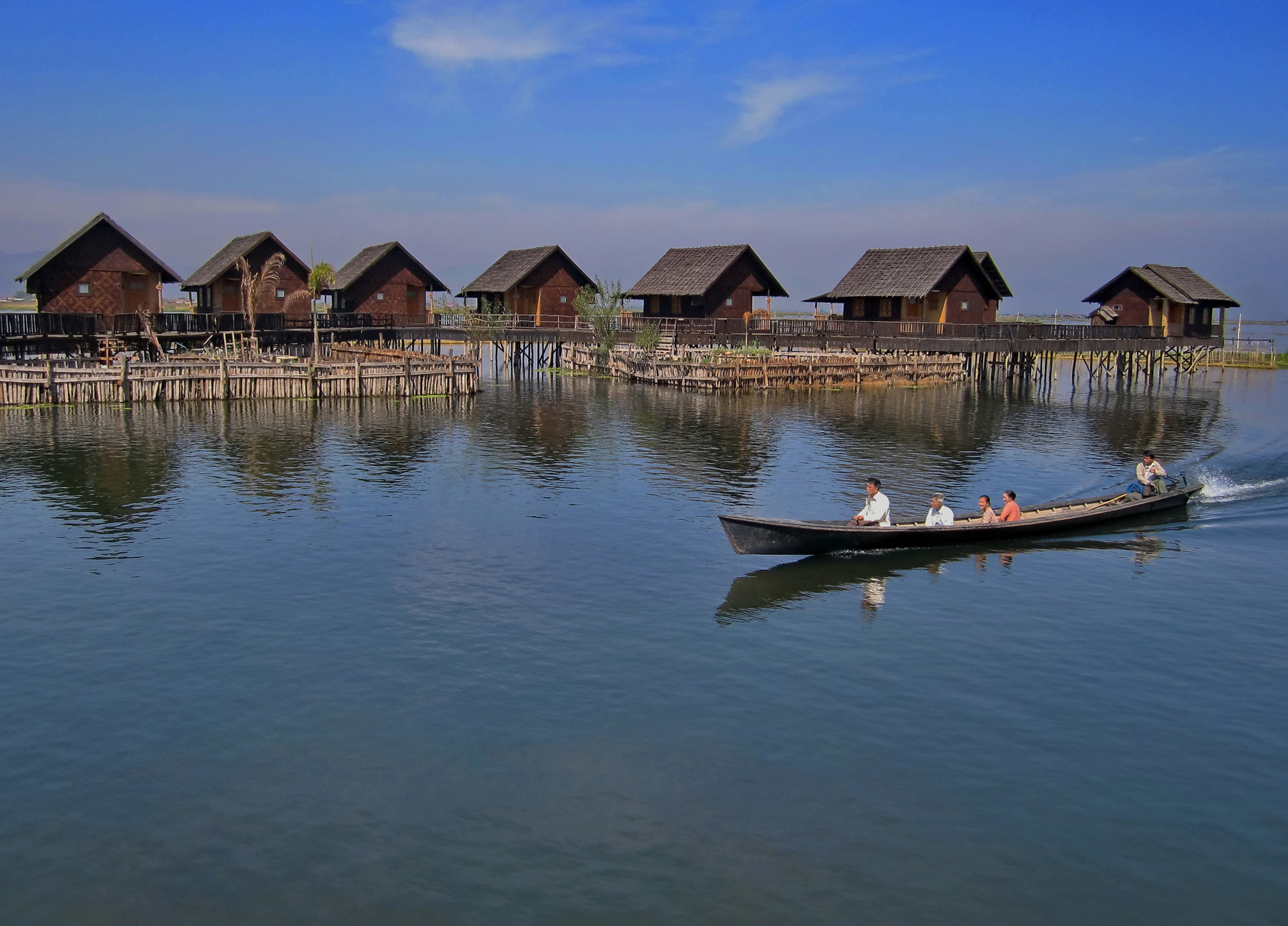 На  озере Ин Ле в Мьянме Мьянма Туристический кемпинг