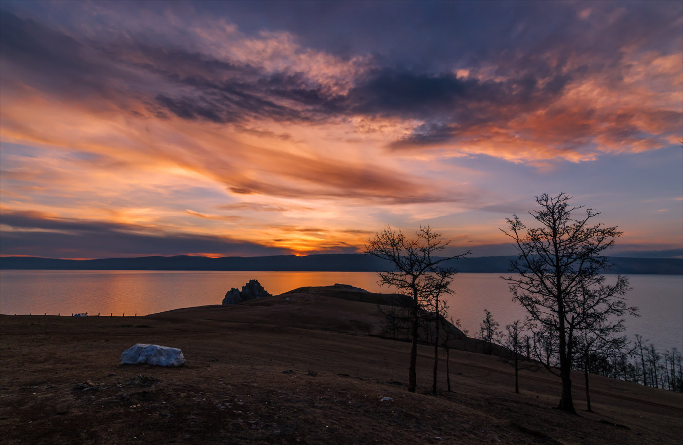 На закате природа пейзаж озеро байкал лето панорама сибирь остров ольхон берег закат