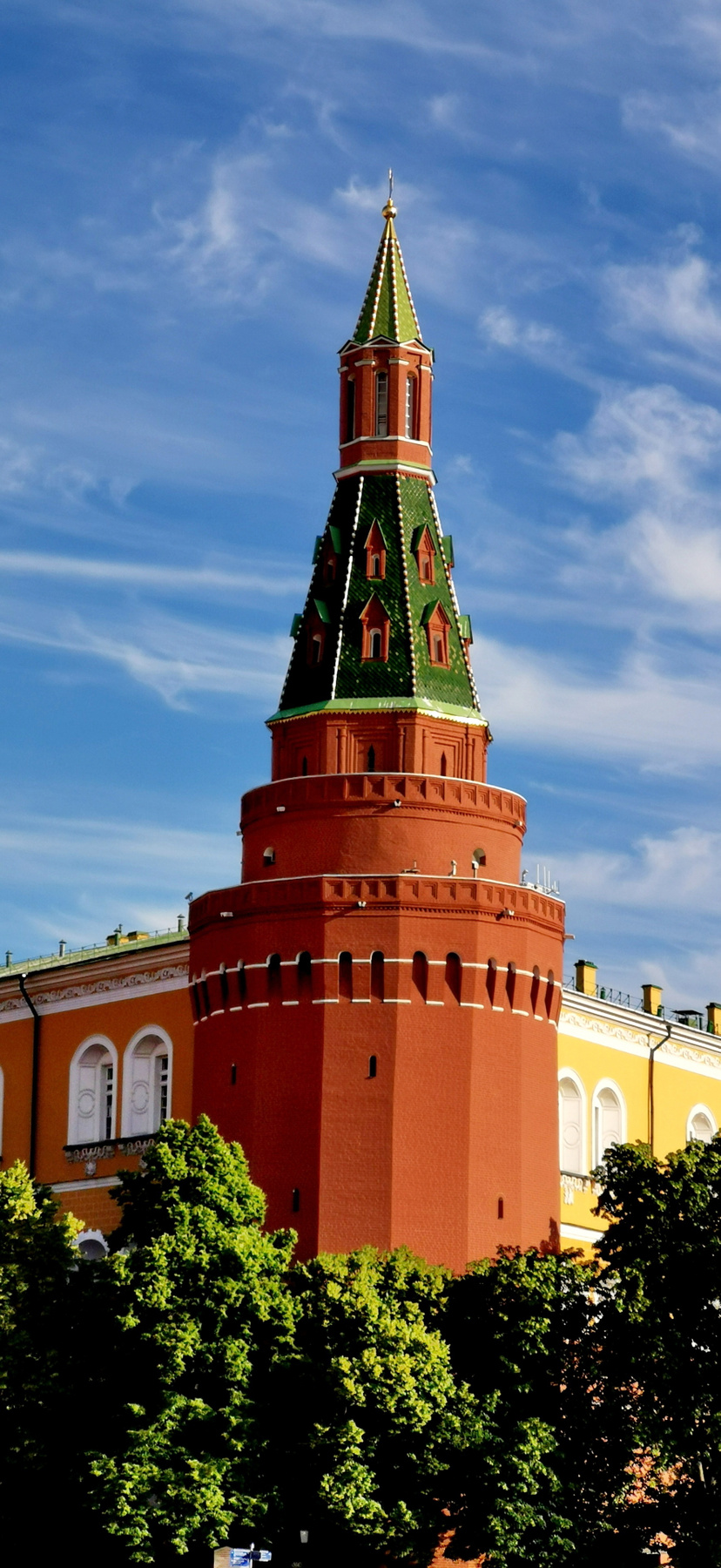 Угловая арсенальная башня Московского Кремля 