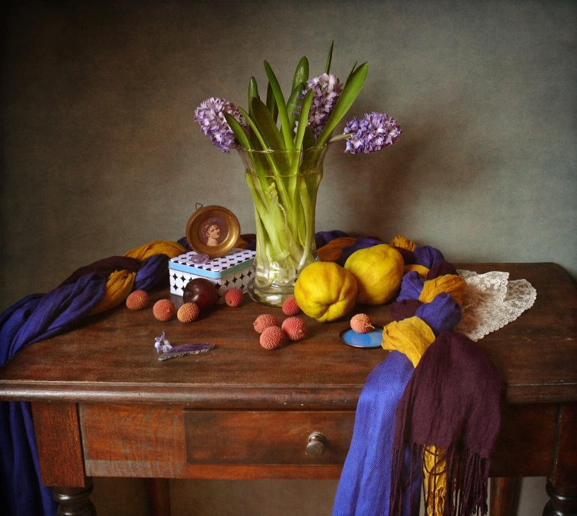 Гиацинты и айва натюрморт с гиацинтами личи разноцветные шарфы