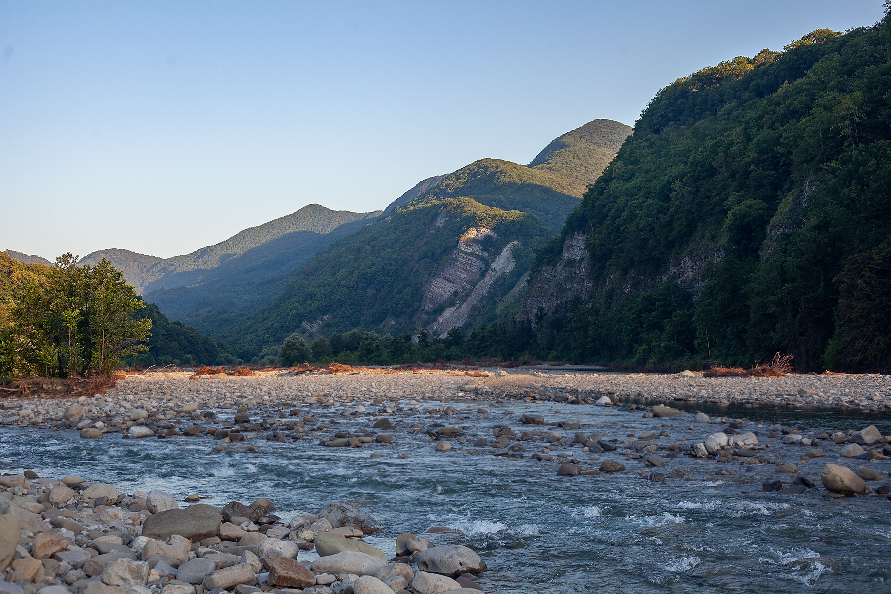 Река Аше близ аула Калеж утром (2) река Аше горы Калеж утро Кавказ