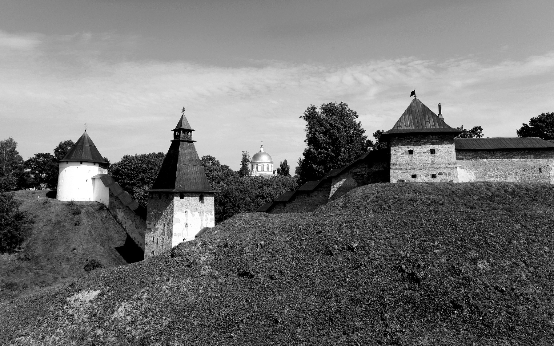 Псково-Печерский монастырь Псково-Печерский монастырь Михайловский собор башни крепость