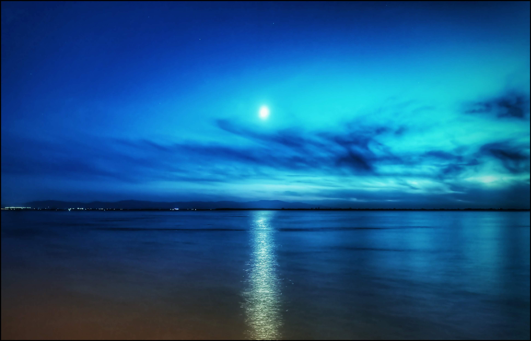 Луна над Амуром ДВ хабкрай khv bkn sktkachenko DV nature amazing blue природа красотища голубой нашкрай nashkray27 amur амур