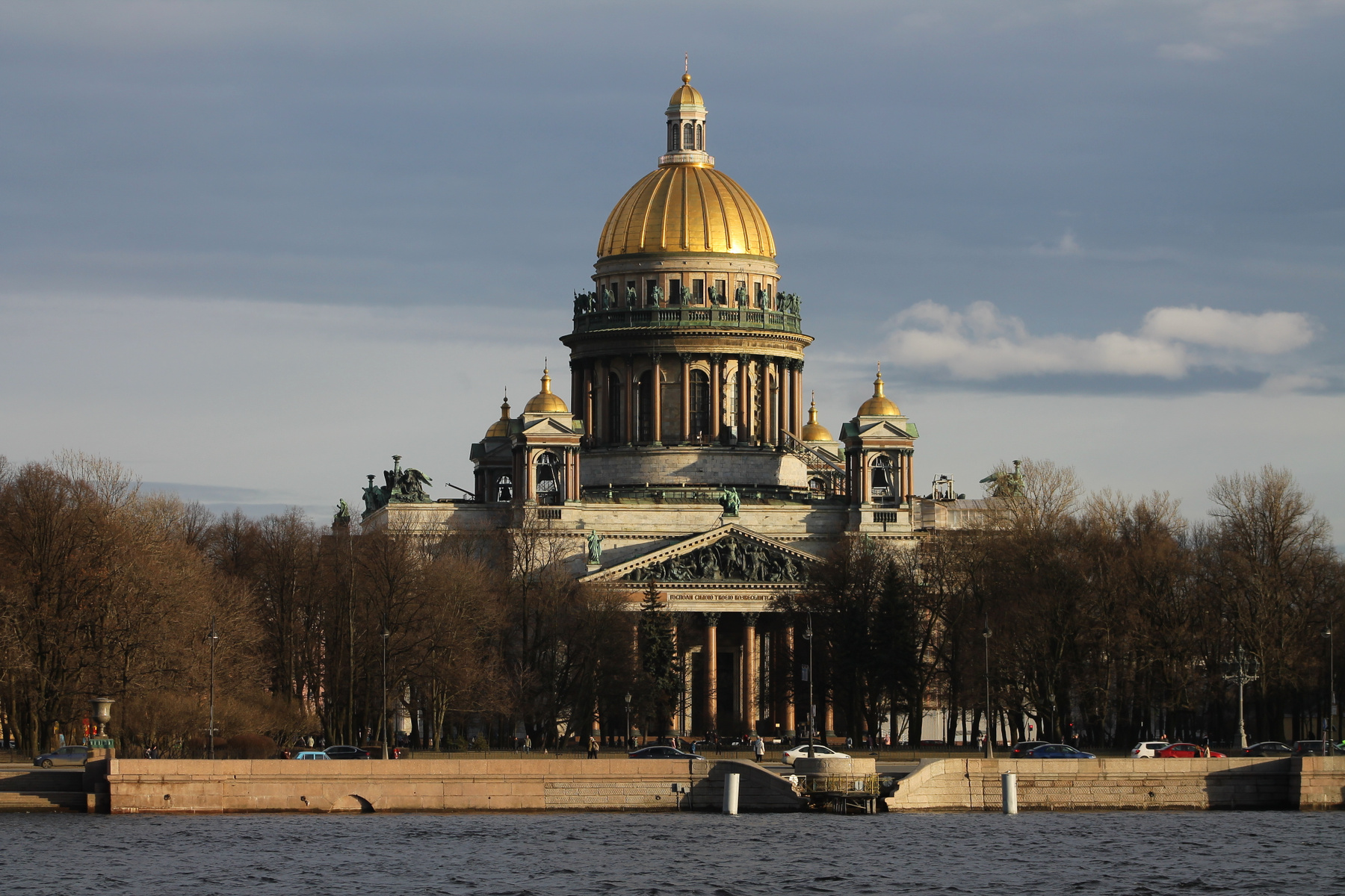 Вид на Исаакиевский Собор Санкт-Петербург