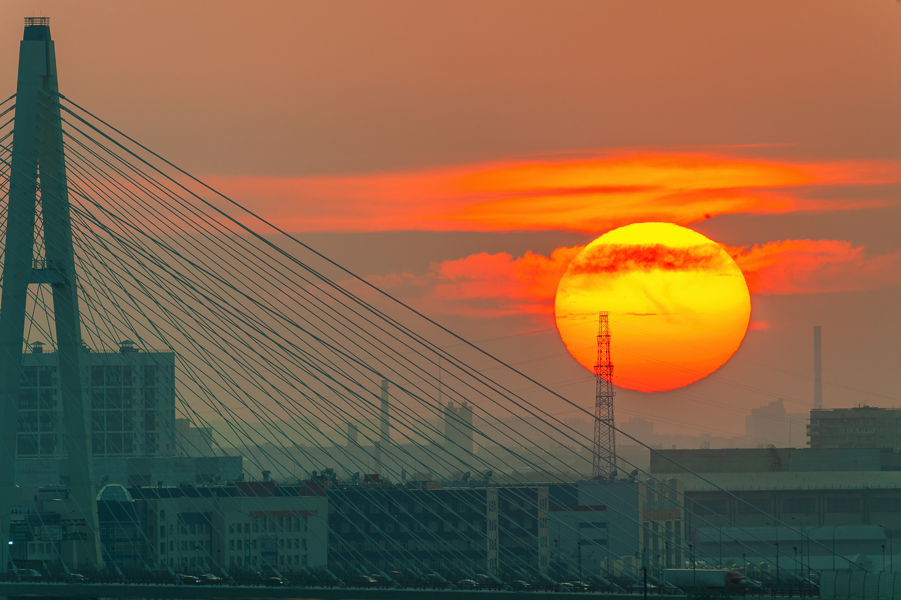 Облачный закат санкт-петербург вантовый мост солнце лето закат облака