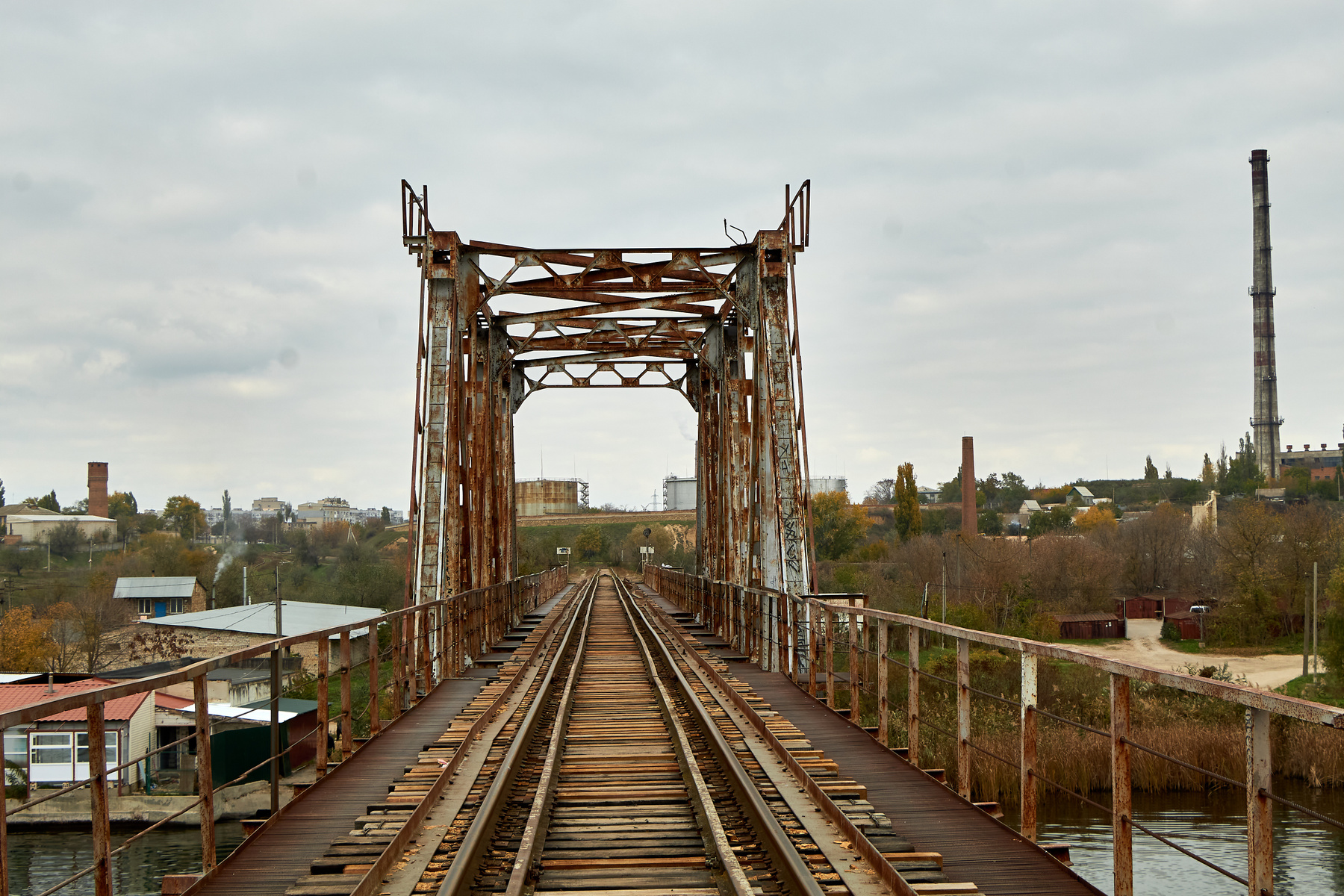 Железнодорожный мост мост рельсы река херсон железная дорога днепр кошевая