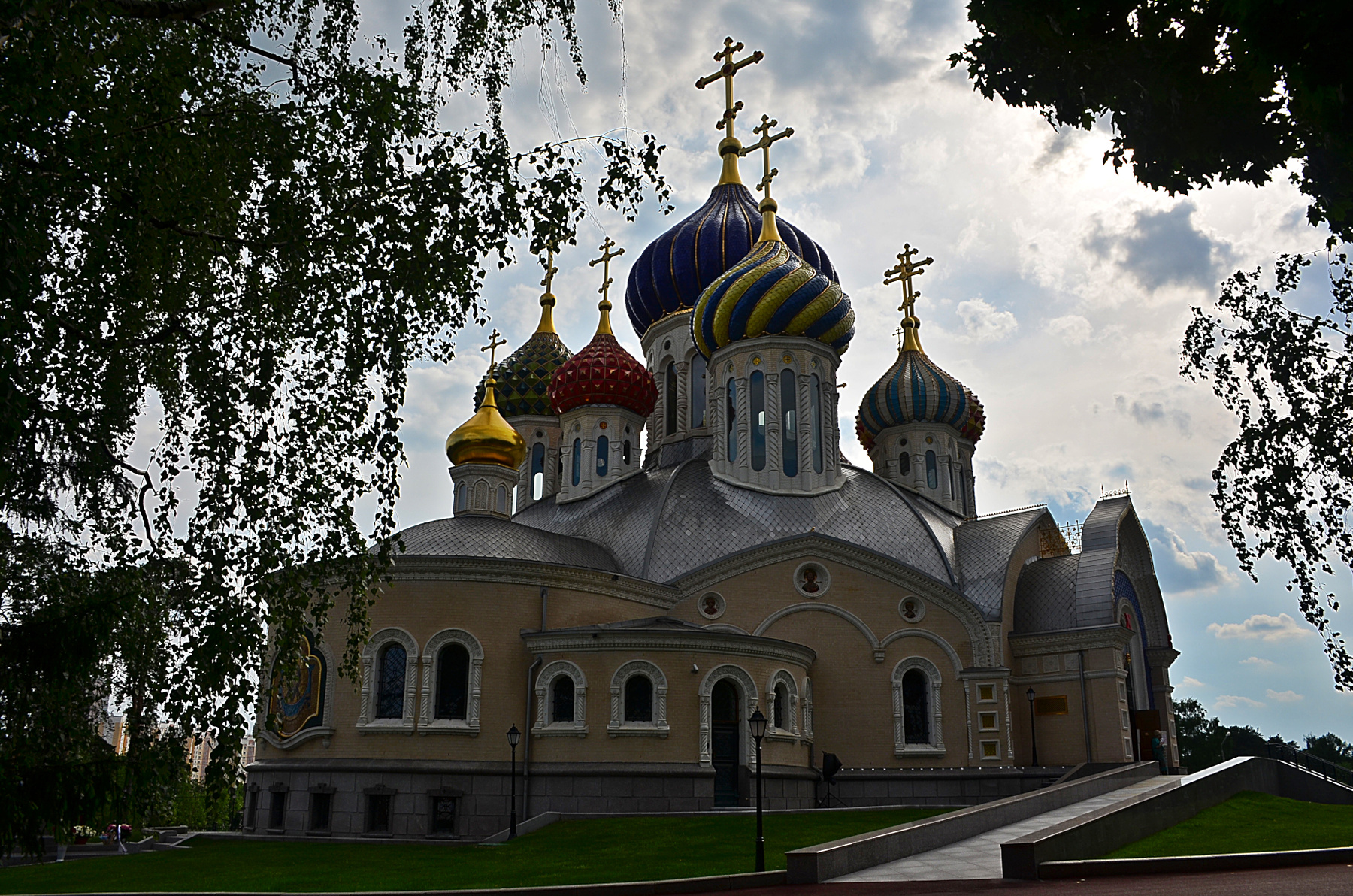 *** Москва Переделкино храм церковь собор вера лето небо облака архитектура