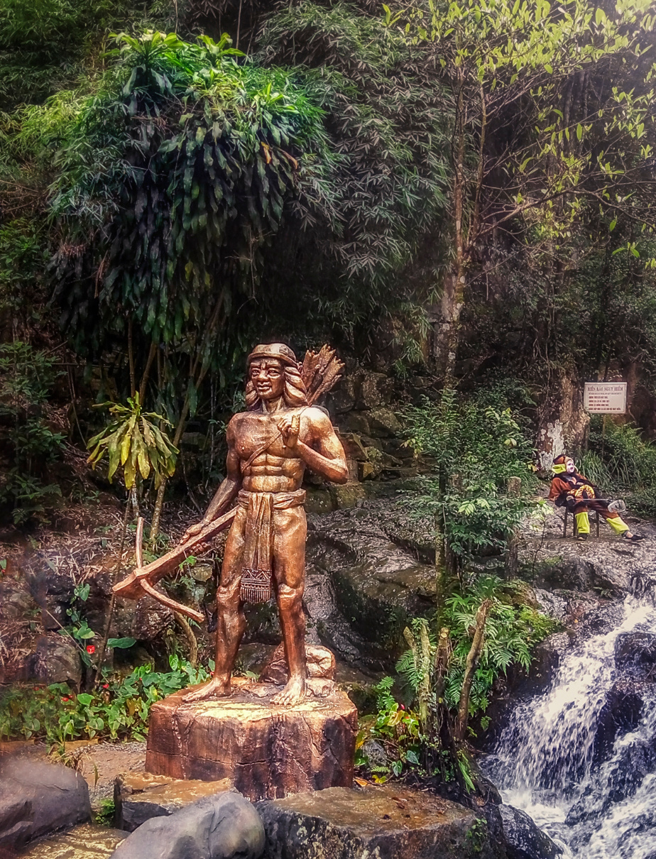 ***  У водопада *Датанла* в парке Далата. Вьетнам. 