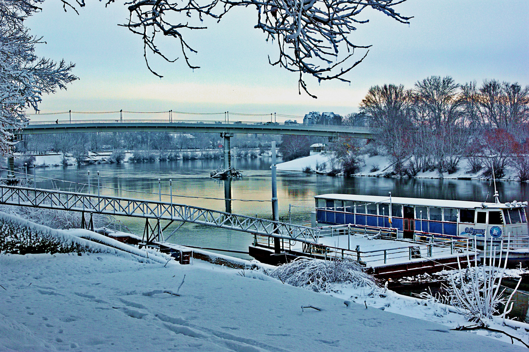 Зимнее утро Река зима пароход снег причал набережная