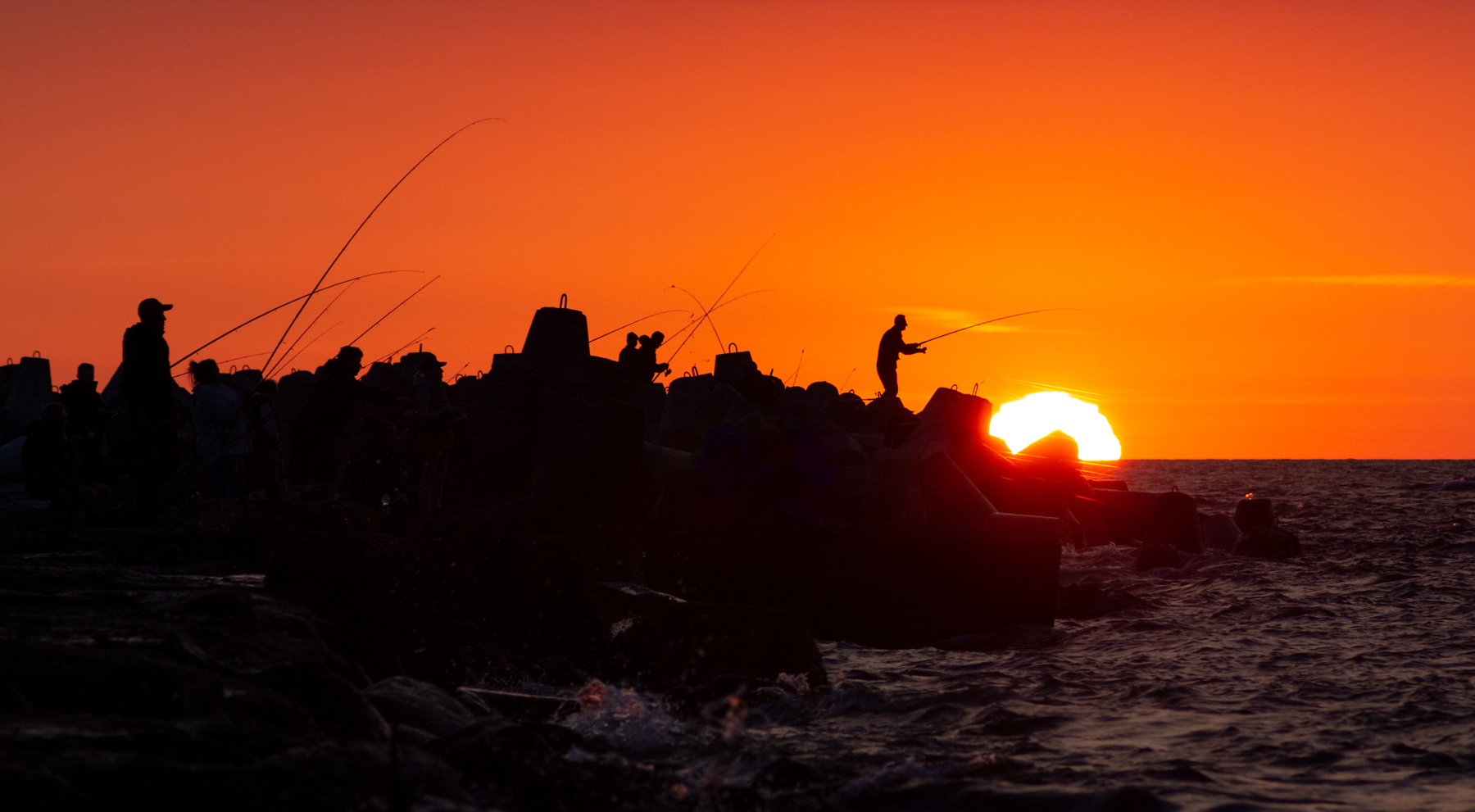 Ловцы рыбаки балтийск рыбалка море закат