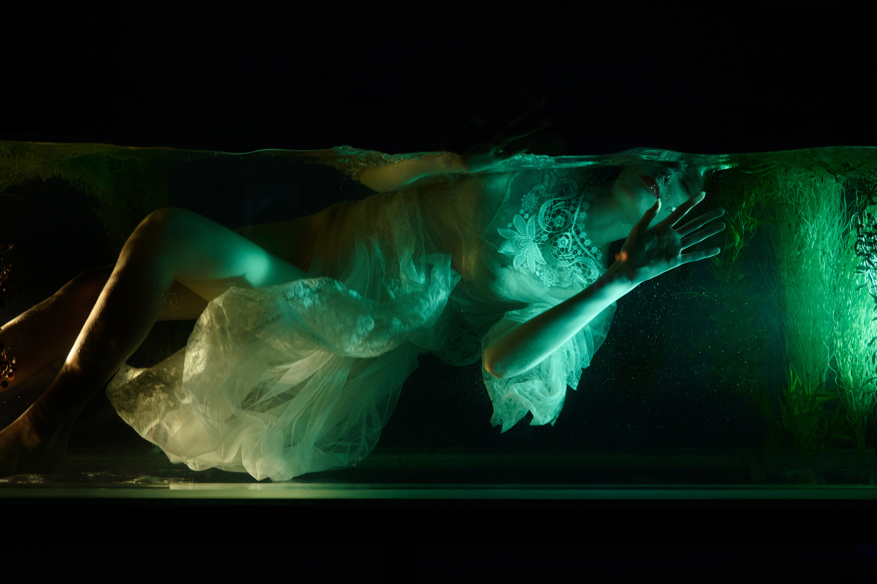 Amphitrite вода подводой девушка платье fashion порьтрет nikon z6ii dedolight underwater модель