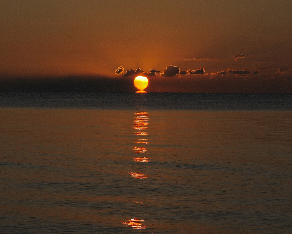 Восход солнца 2 мая 2024 года. Солнце 2 Женева. Два солнца. Закат двух солнц. Два солнца картинки.