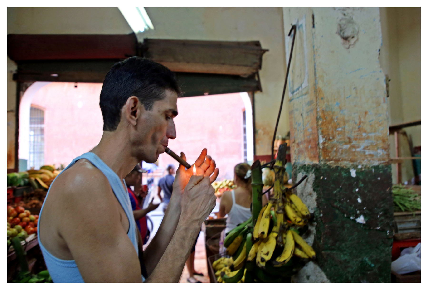 en el mercado cuba la habana vieja libre isla bonita cigarros cubanos