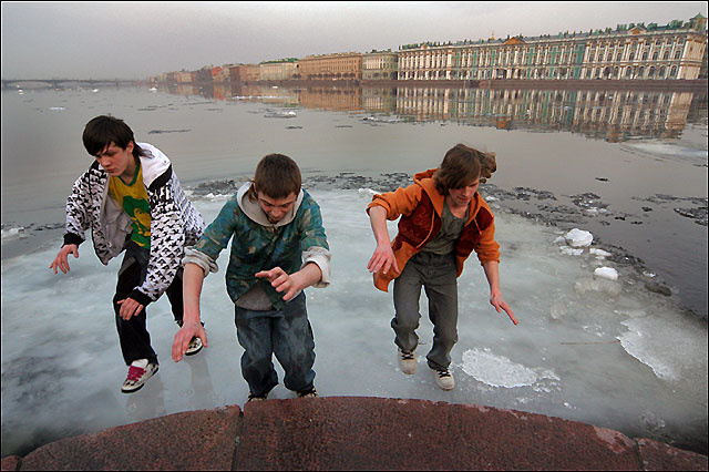 ледоходы льдины нева подростки
