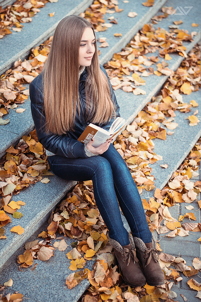 над пропастью... осень листья желтые девушка книга над пропастью ступени настроение взгляд