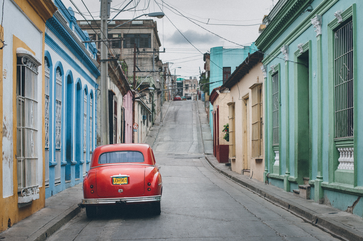 Фурия Куба Гавана олдтаймер уличное фото