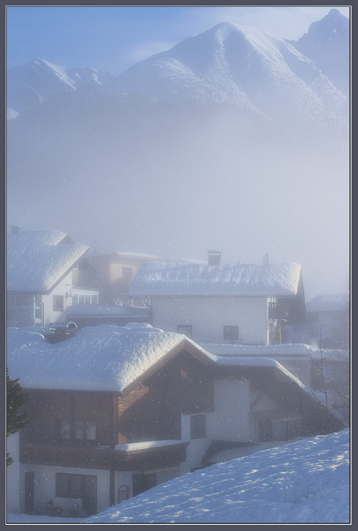 Январское снежное утро в Зеефельде снегопад зима январь снег сугробы Зеефельд Австрия утро горы туман