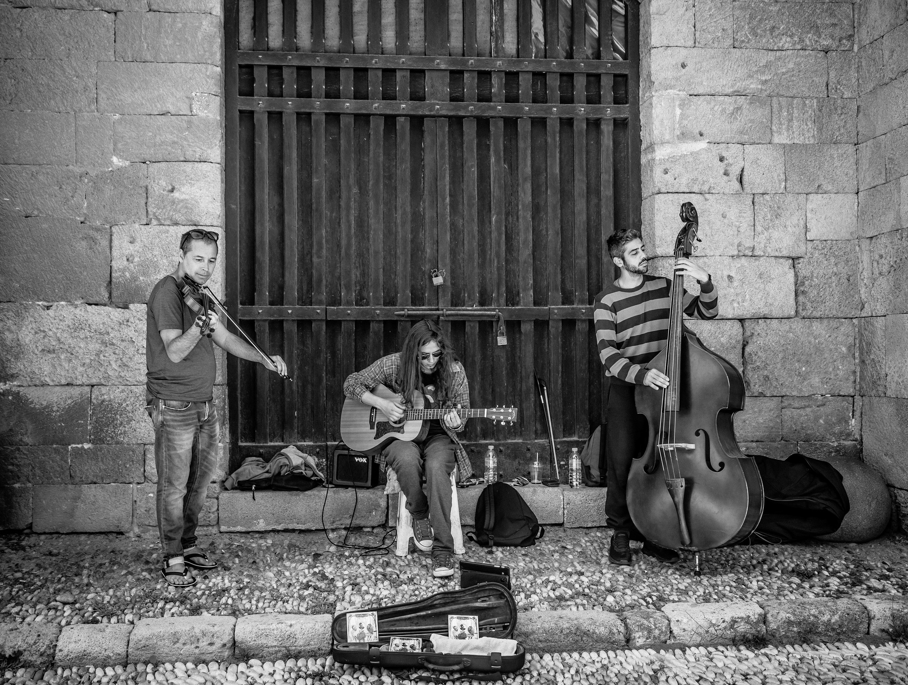 Греческие уличные музыканты на острове Родос Уличный музыканты