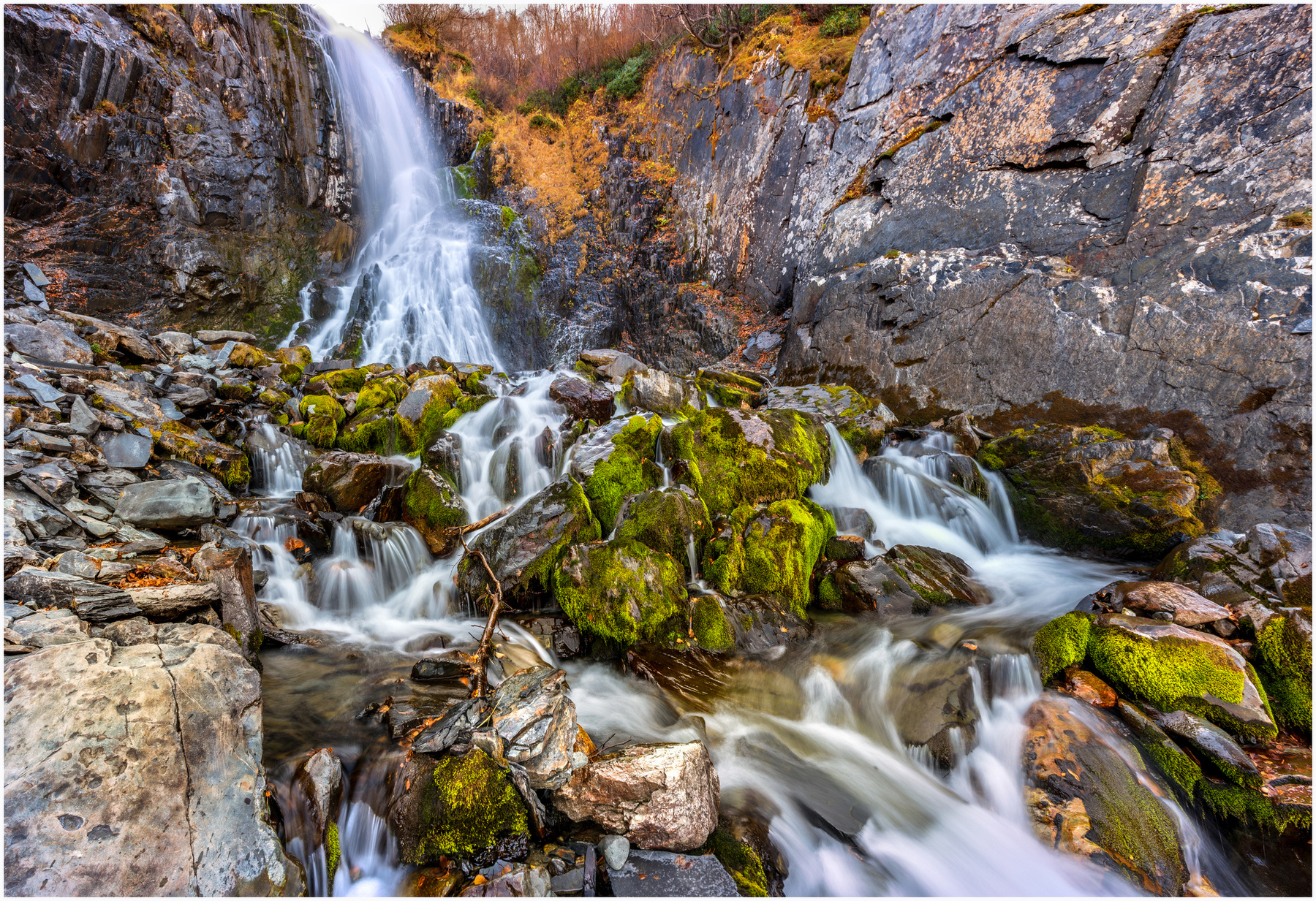 Чучхорские водопады Горы водопад скалы камни Домбай лес осень